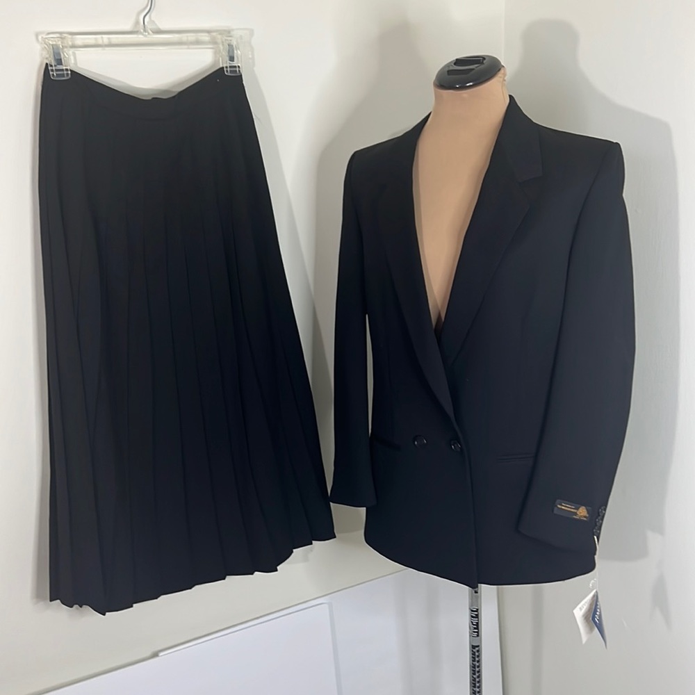 Ragalia Black Pleated Wool Skirt Suit New With Tag Size 8
